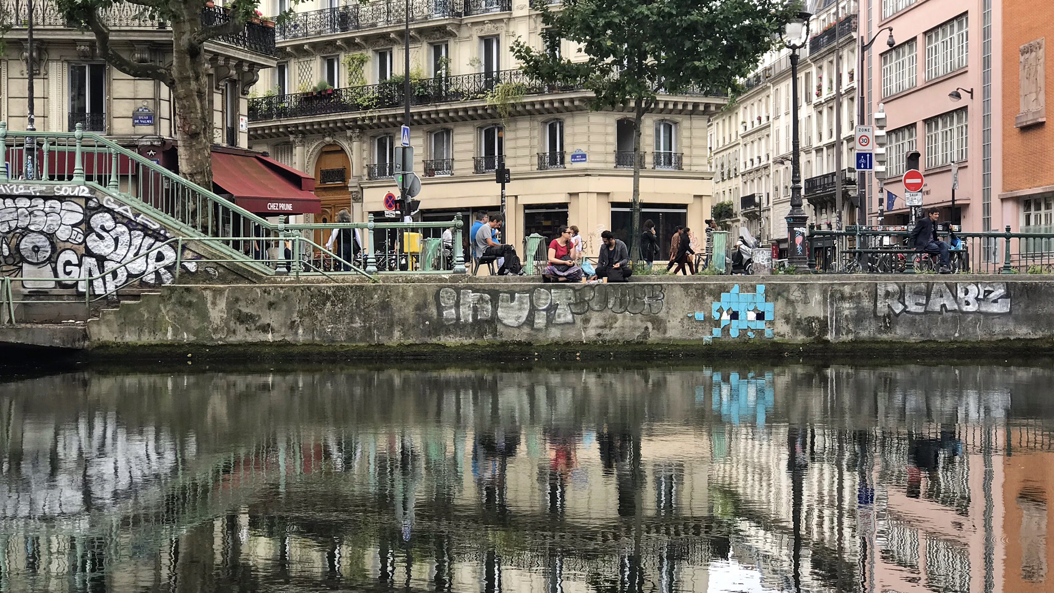 visit-paris-space-invaders-hunting-chasse-pixel-art-flashinvaders-canal-saint-martin-couv-1-pano